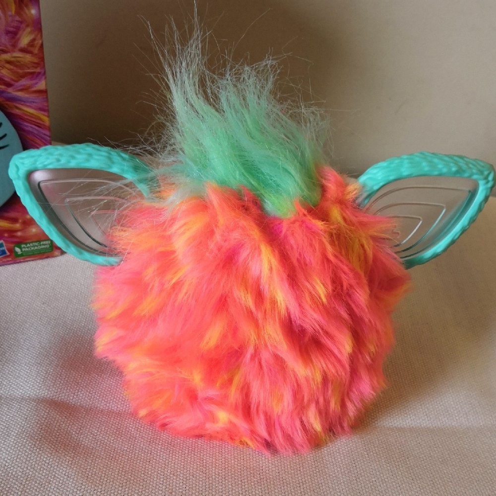 Furby Coral Interactive Singing Toy with Colorful Fur 2023 - Picture 5 of 8